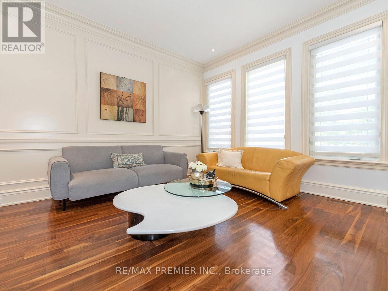 35 Yorkdale Crescent, Toronto, Ontario  M9M 1C2 - Photo 11 - W12796698