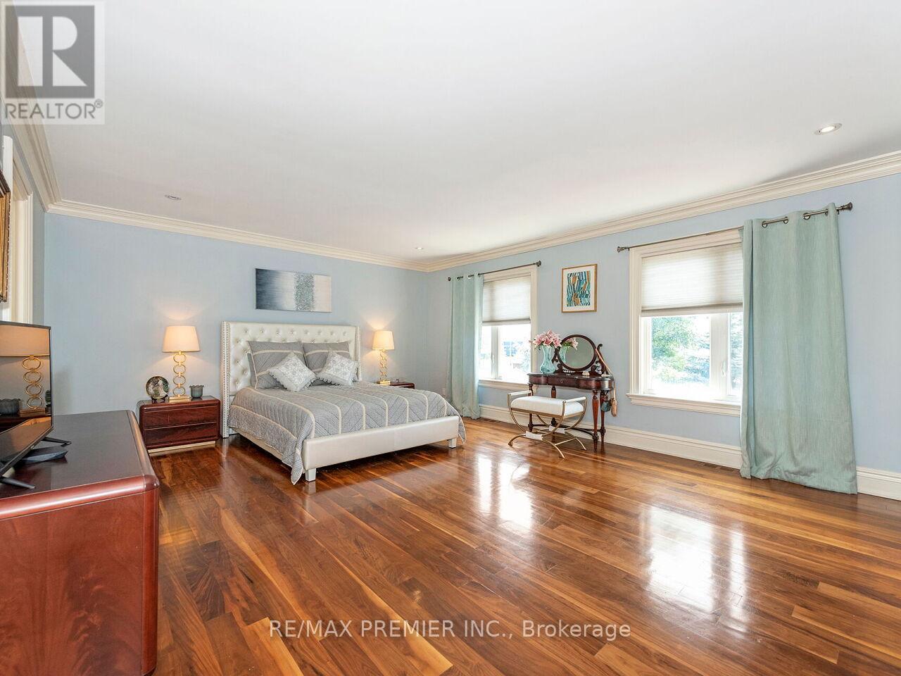 35 Yorkdale Crescent, Toronto, Ontario  M9M 1C2 - Photo 24 - W12796698