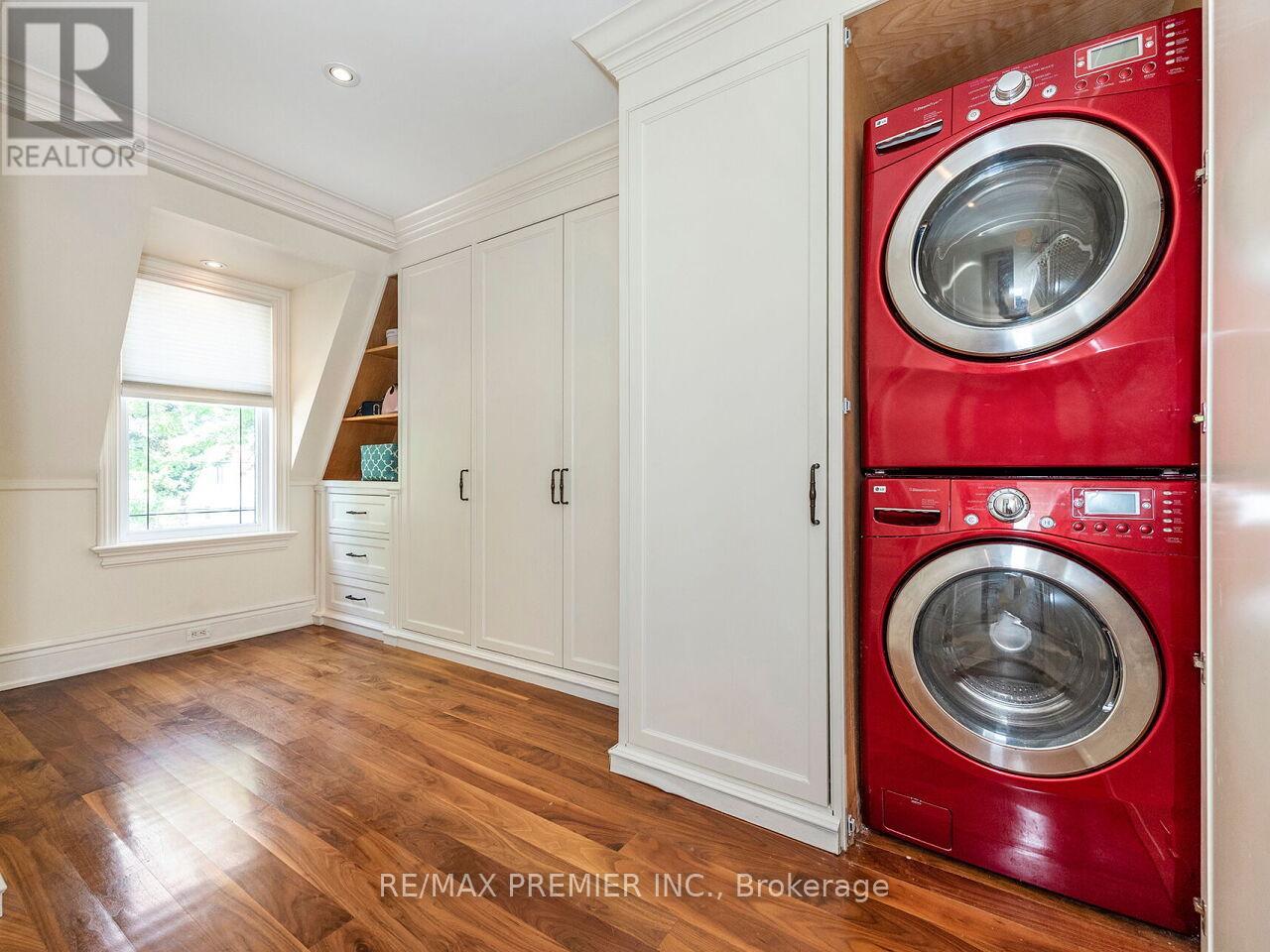 35 Yorkdale Crescent, Toronto, Ontario  M9M 1C2 - Photo 28 - W12796698
