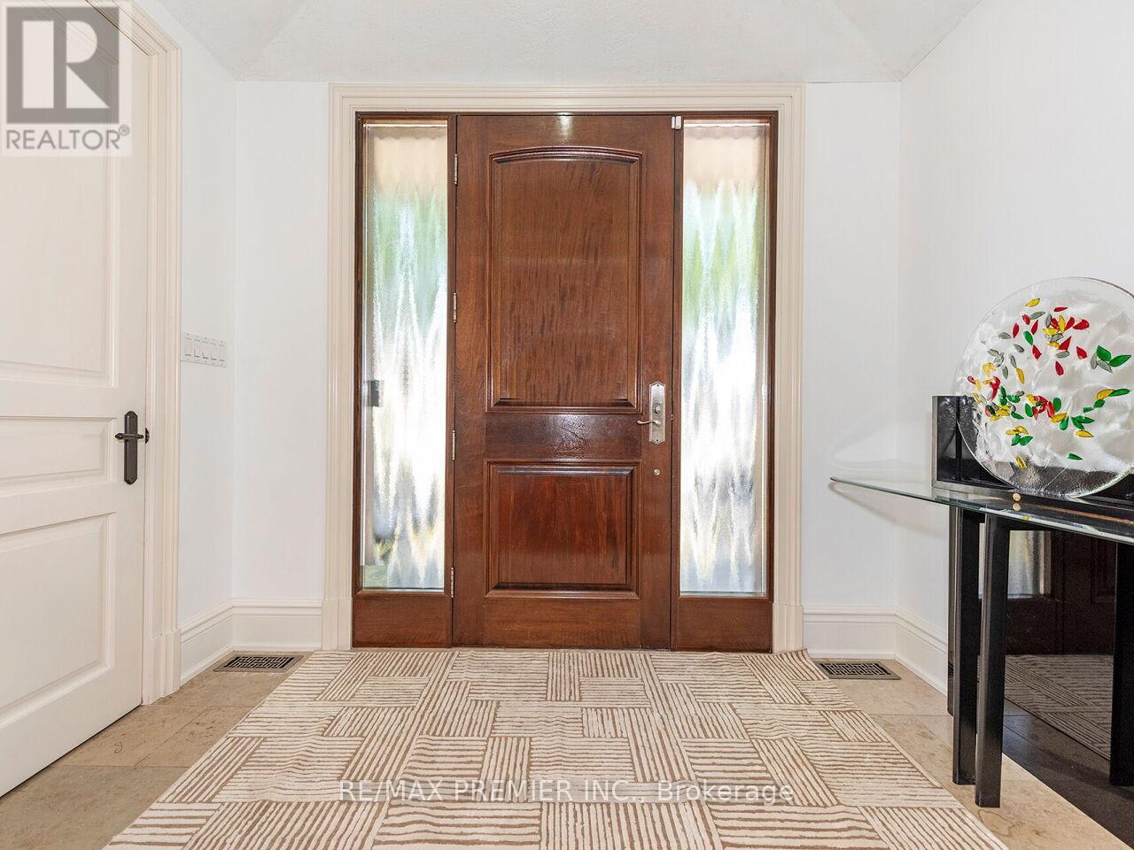 35 Yorkdale Crescent, Toronto, Ontario  M9M 1C2 - Photo 6 - W12796698