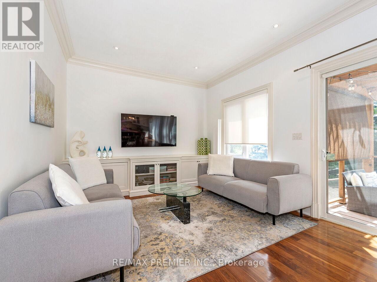 35 Yorkdale Crescent, Toronto, Ontario  M9M 1C2 - Photo 21 - W12796698
