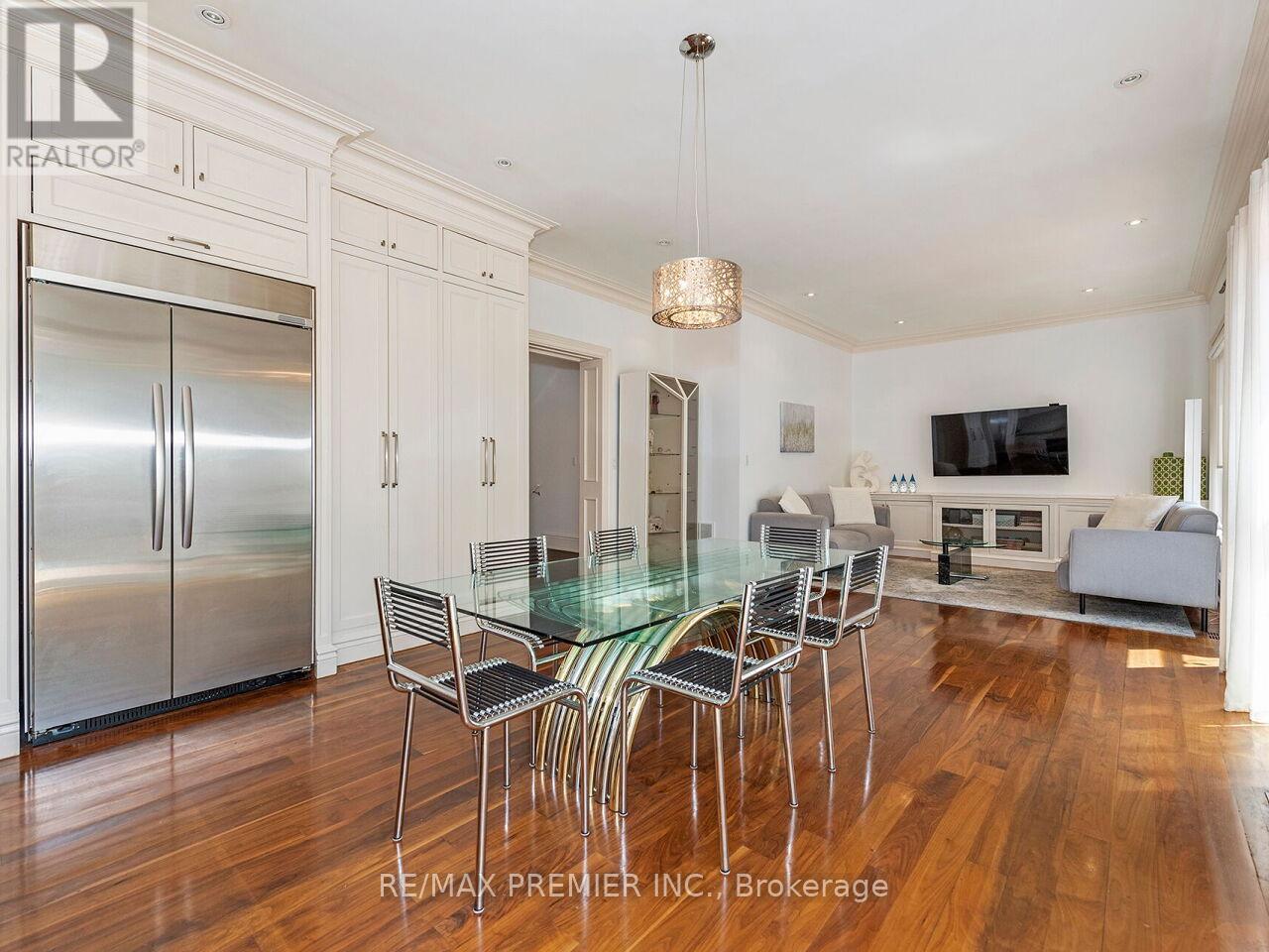 35 Yorkdale Crescent, Toronto, Ontario  M9M 1C2 - Photo 18 - W12796698