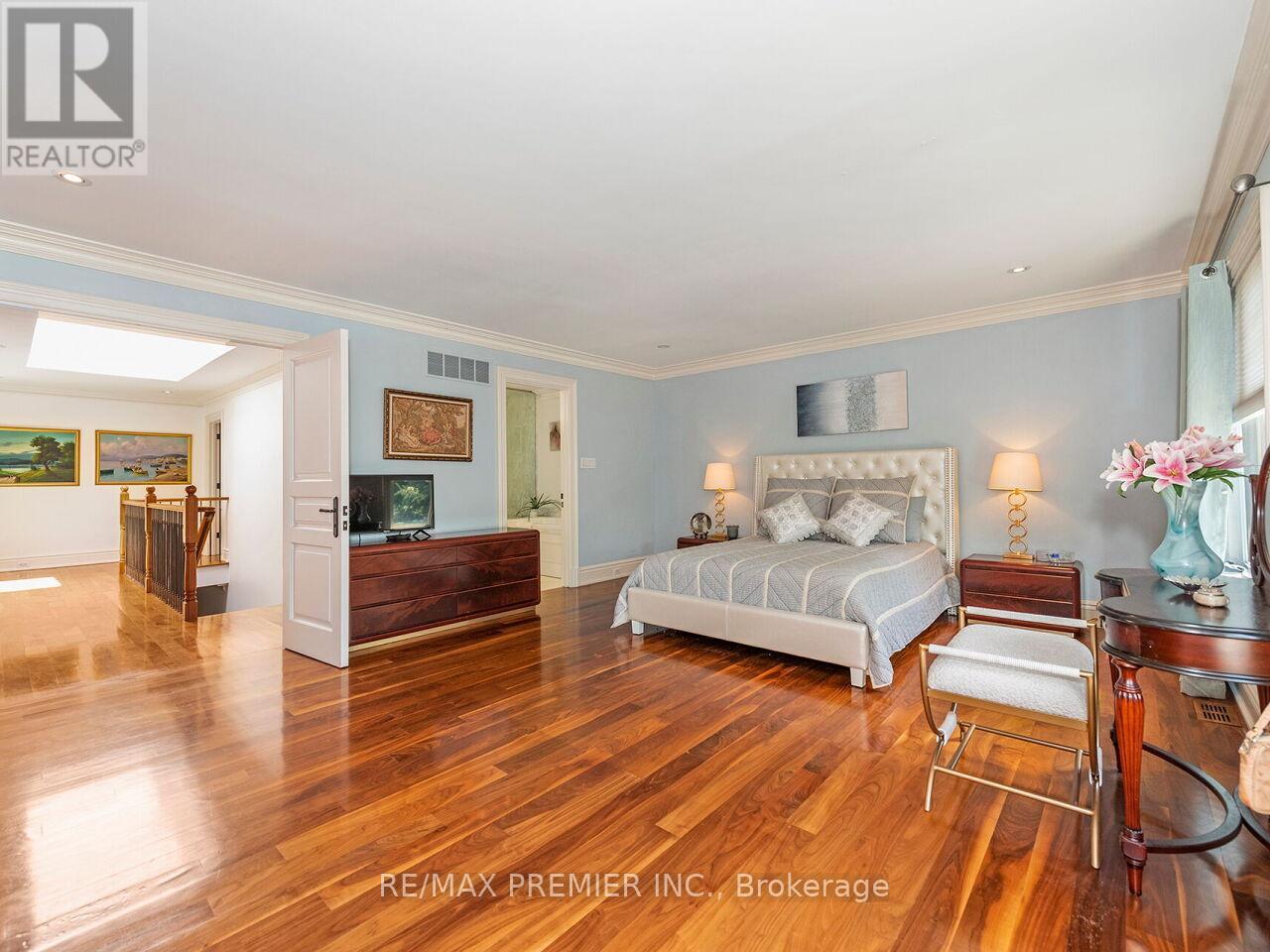 35 Yorkdale Crescent, Toronto, Ontario  M9M 1C2 - Photo 25 - W12796698