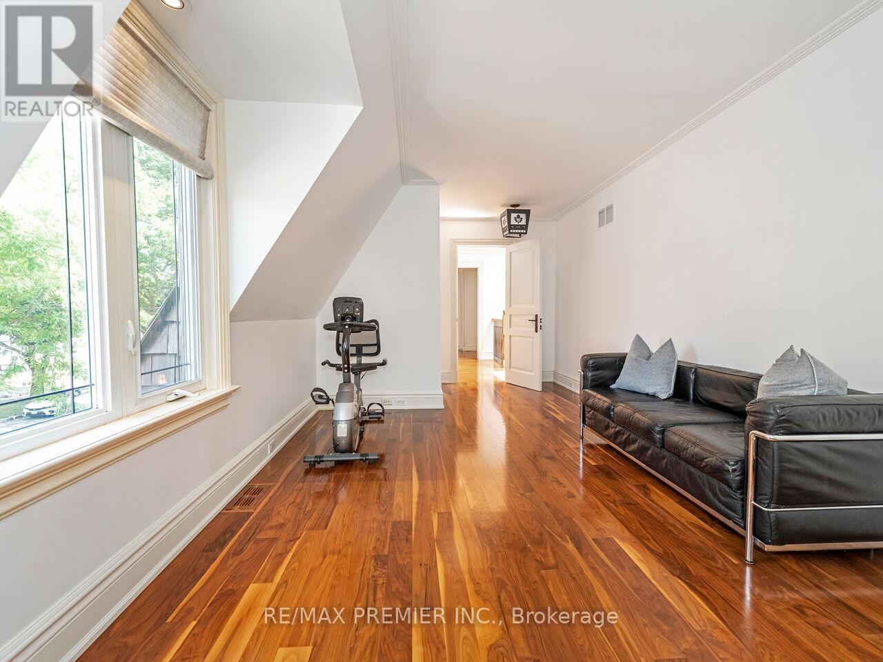 35 Yorkdale Crescent, Toronto, Ontario  M9M 1C2 - Photo 29 - W12796698