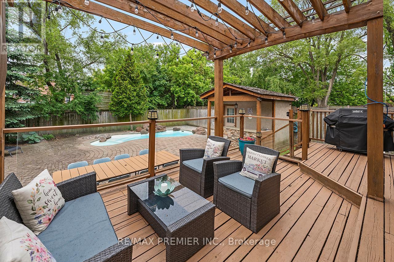 35 Yorkdale Crescent, Toronto, Ontario  M9M 1C2 - Photo 49 - W12796698