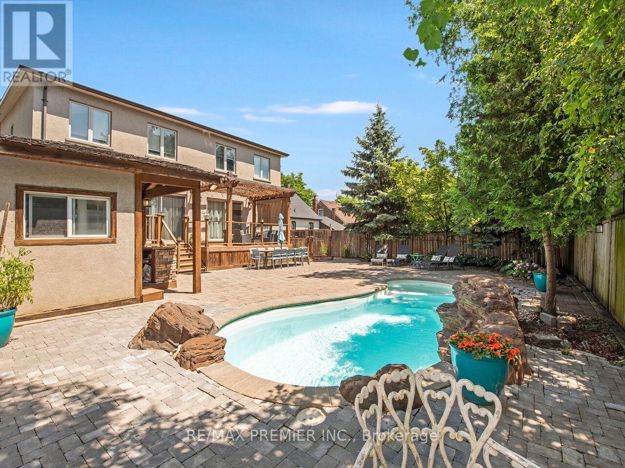 35 Yorkdale Crescent, Toronto, Ontario  M9M 1C2 - Photo 40 - W12796698