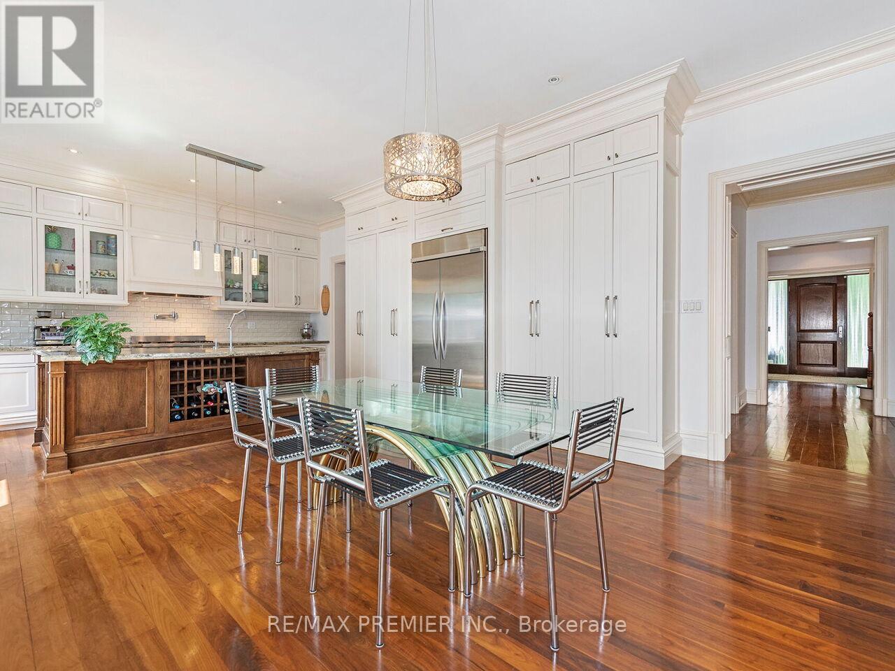 35 Yorkdale Crescent, Toronto, Ontario  M9M 1C2 - Photo 19 - W12796698