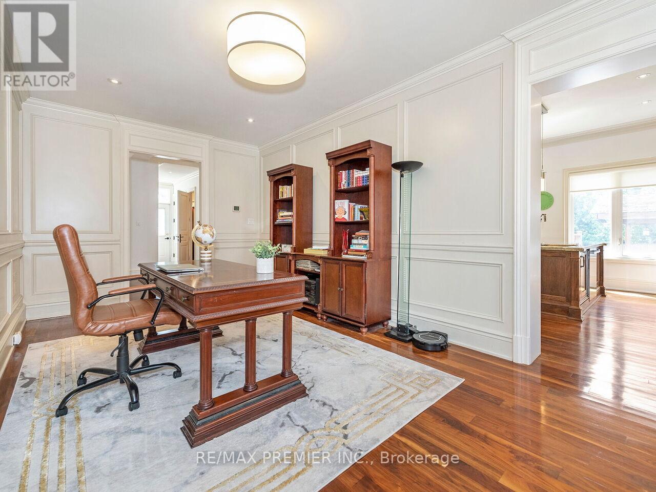 35 Yorkdale Crescent, Toronto, Ontario  M9M 1C2 - Photo 12 - W12796698