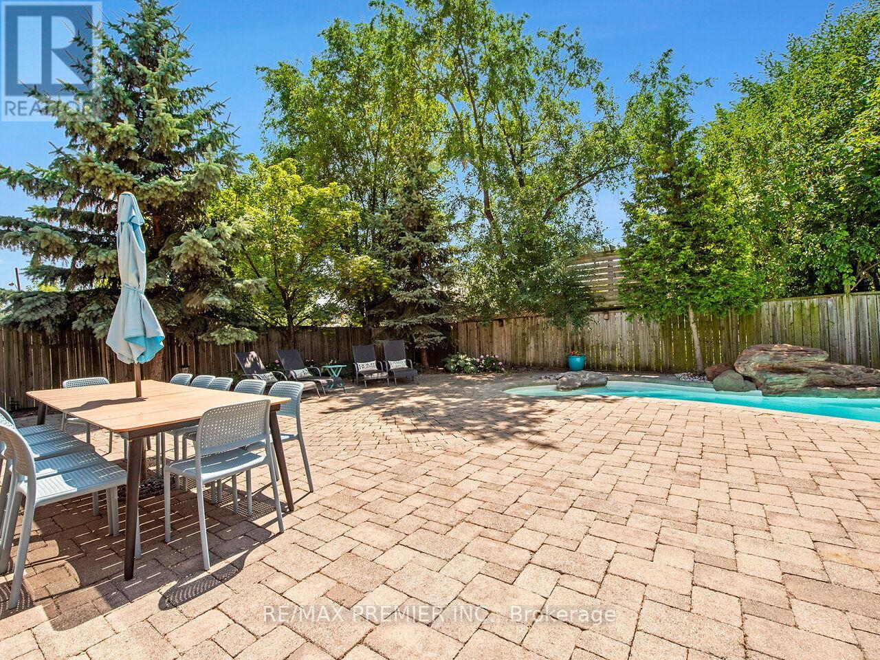 35 Yorkdale Crescent, Toronto, Ontario  M9M 1C2 - Photo 43 - W12796698