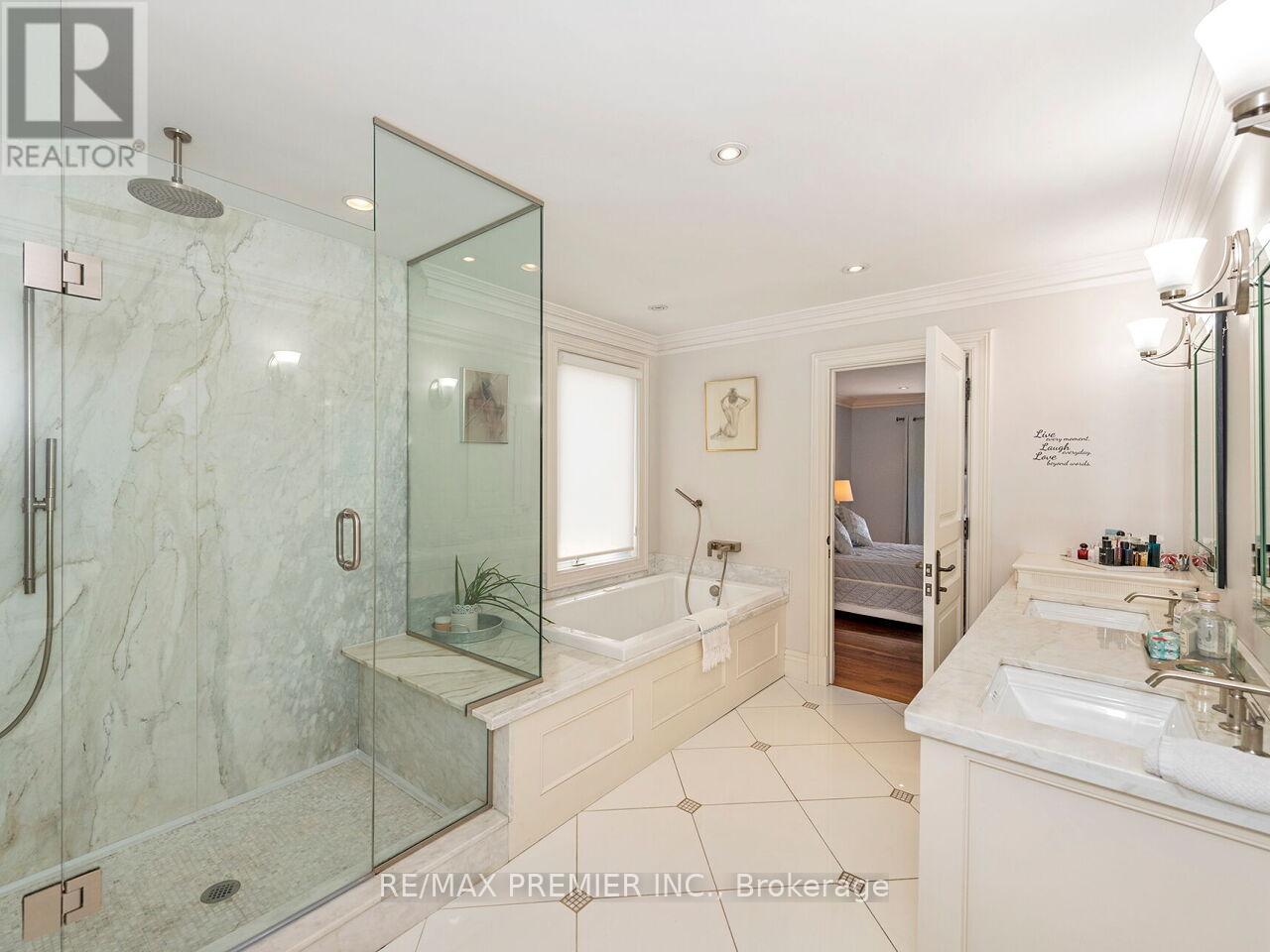 35 Yorkdale Crescent, Toronto, Ontario  M9M 1C2 - Photo 26 - W12796698
