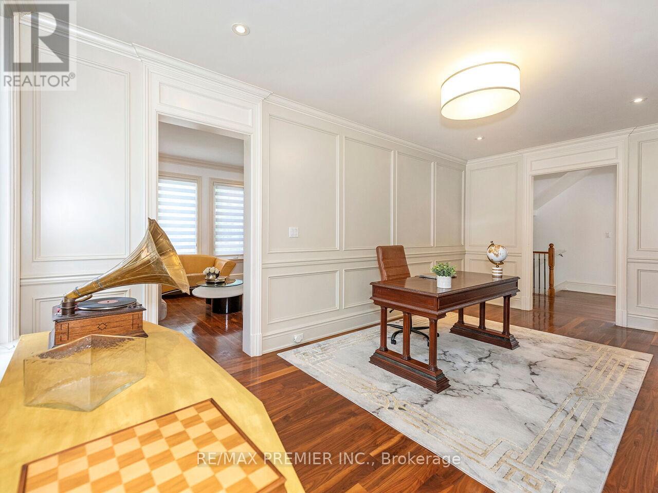 35 Yorkdale Crescent, Toronto, Ontario  M9M 1C2 - Photo 13 - W12796698