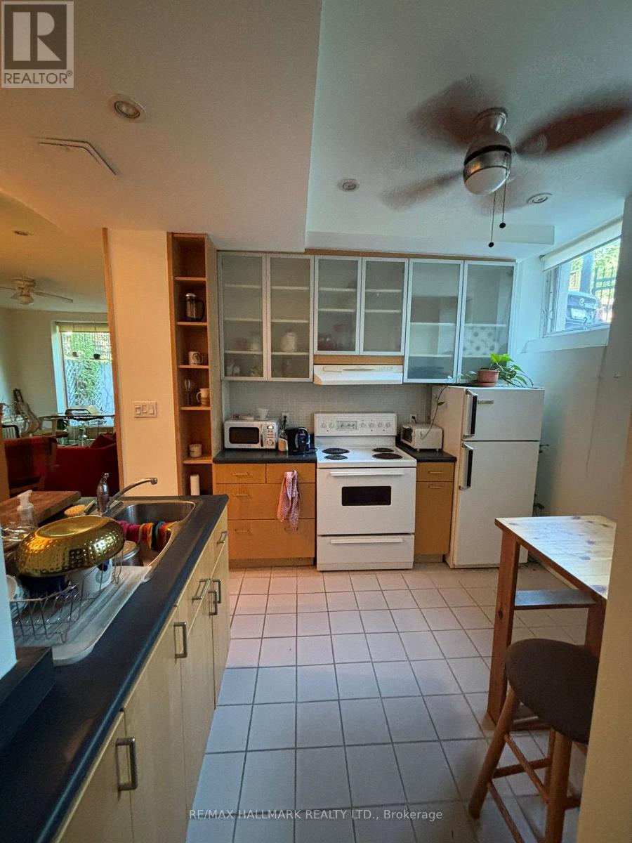 Lower - 321 Palmerston Boulevard, Toronto, Ontario  M6G 2N5 - Photo 2 - C13424154
