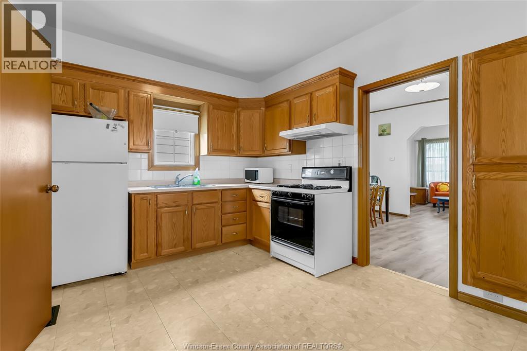 383 Mcewan, Windsor, Ontario  N9B 2E5 - Photo 13 - 26013643