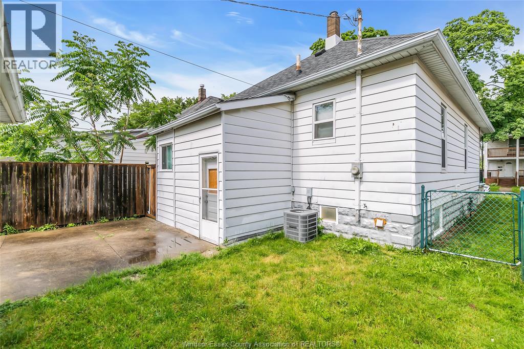 383 Mcewan, Windsor, Ontario  N9B 2E5 - Photo 24 - 26013643