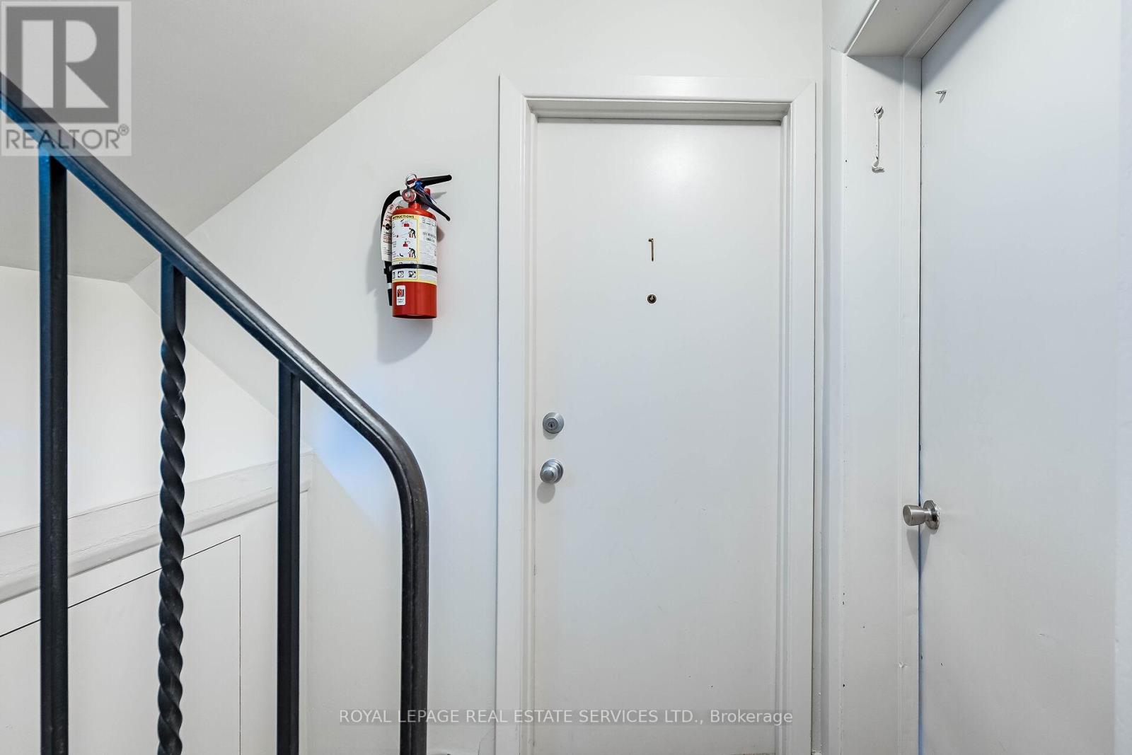 # 1 - 40 Emerald Crescent, Toronto, Ontario  M8V 2B6 - Photo 8 - W13417334
