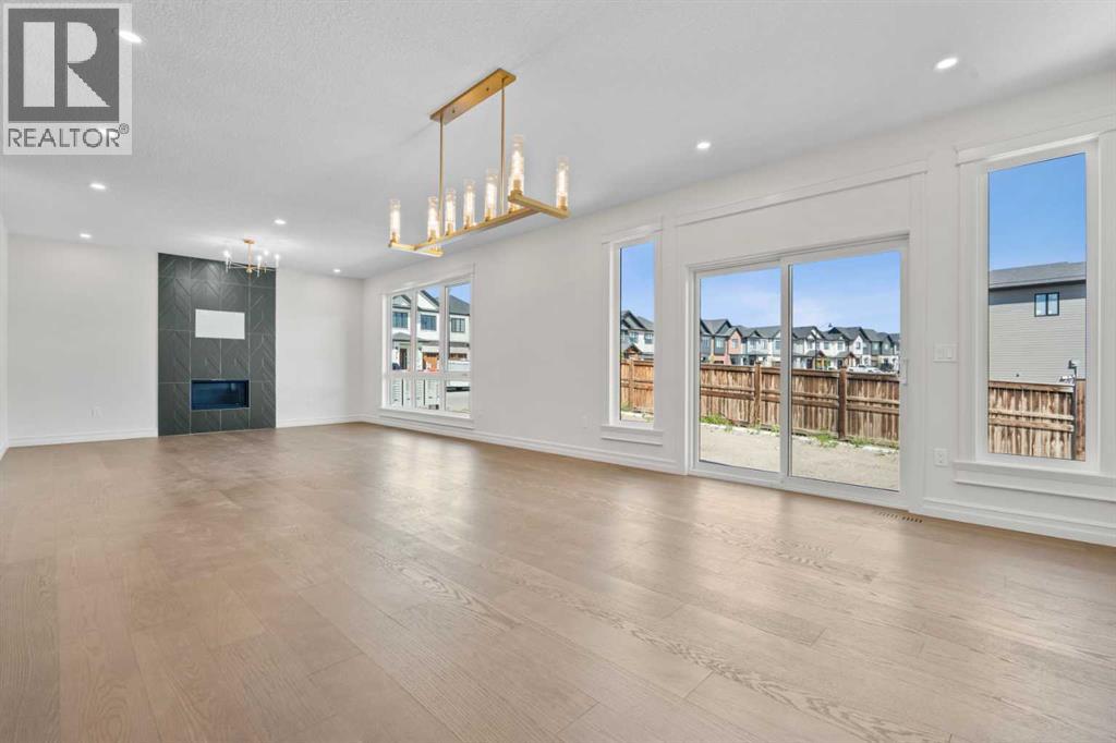 32 Greenwich Mews NW, Calgary, Alberta  T3B 6P9 - Photo 12 - A2319535