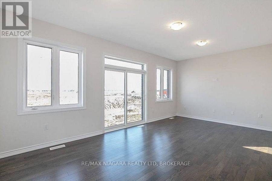 10 Explorer Way, Thorold, Ontario  L2V 0K1 - Photo 10 - X13424352