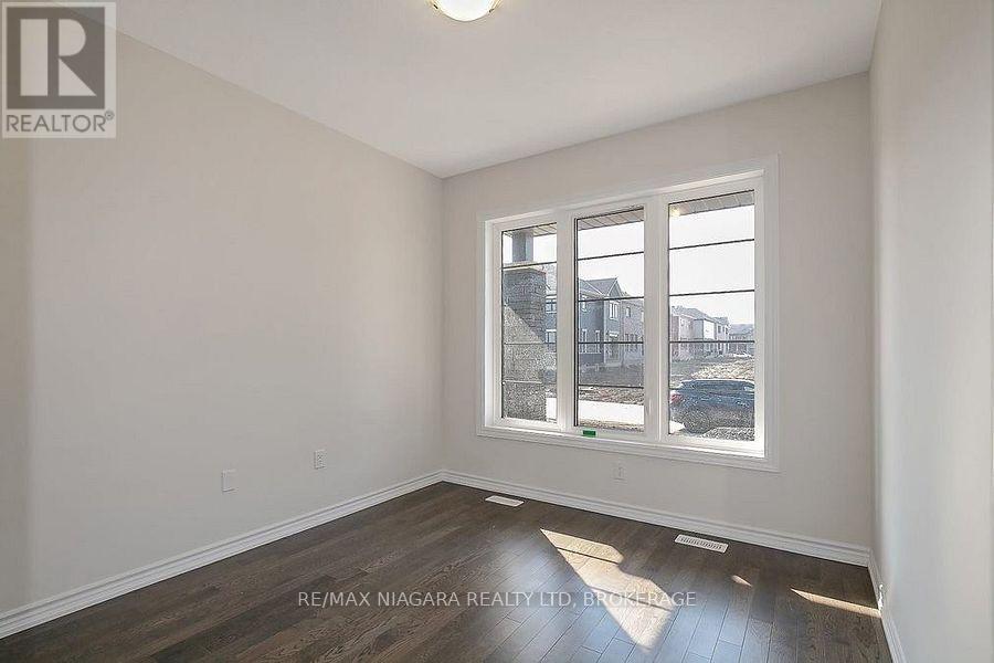10 Explorer Way, Thorold, Ontario  L2V 0K1 - Photo 3 - X13424352
