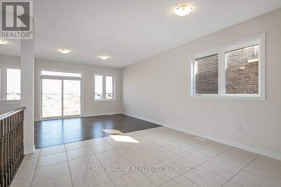 10 Explorer Way, Thorold, Ontario  L2V 0K1 - Photo 5 - X13424352