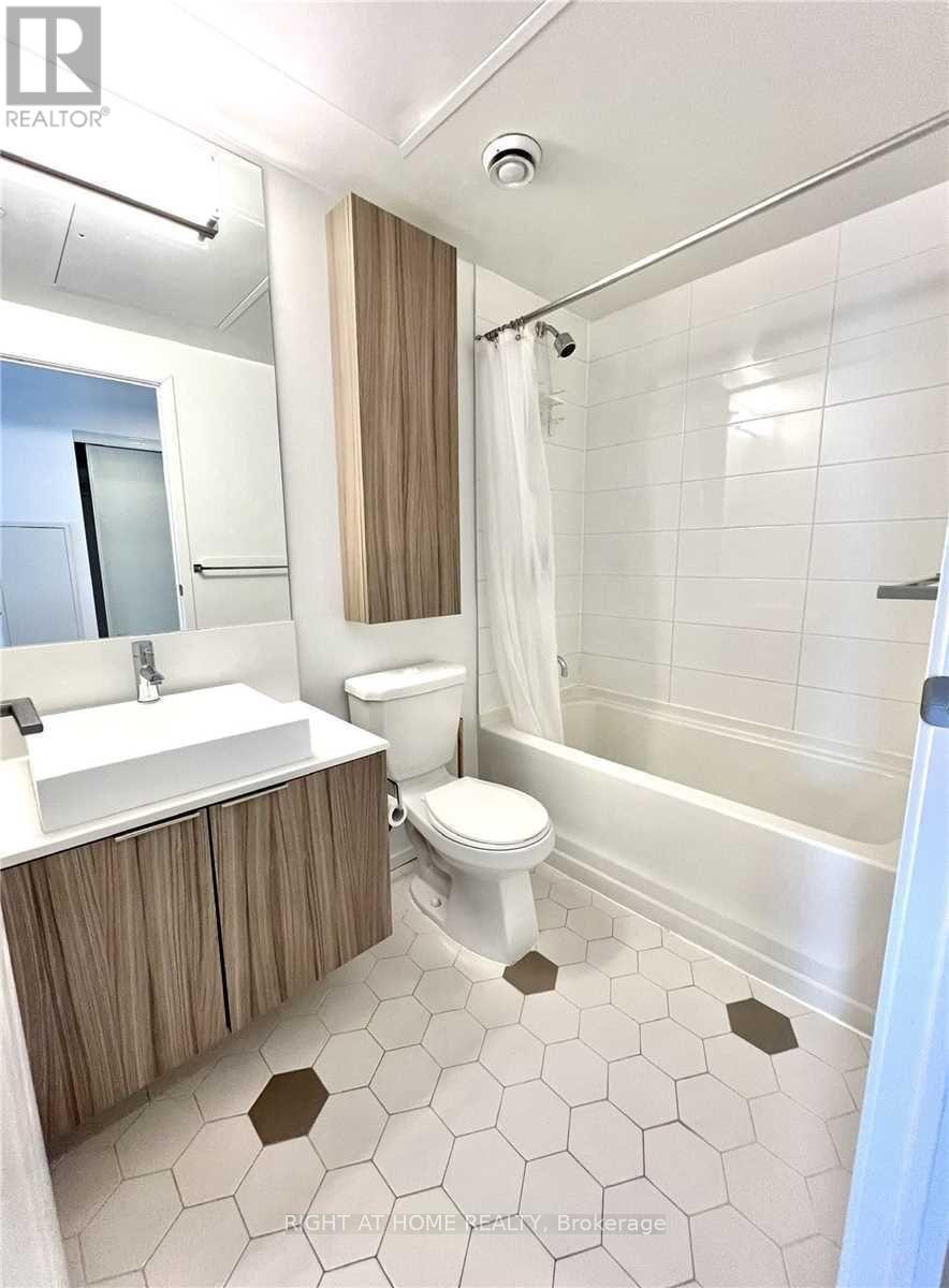 2711 - 68 Shuter St, Toronto, Ontario  M5B 0B4 - Photo 11 - C13424332