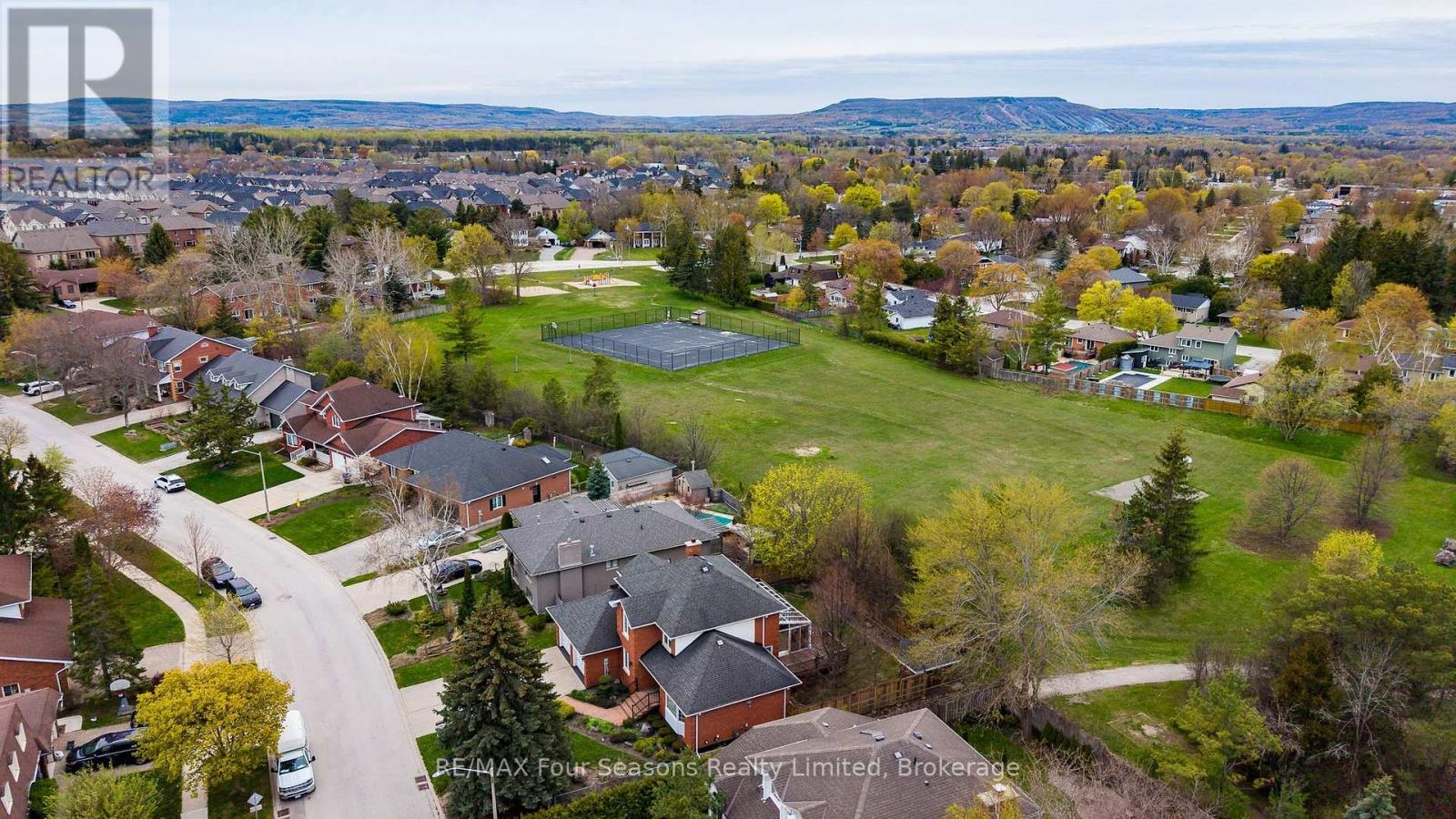 16 CARMICHAEL CRESCENT, collingwood, Ontario