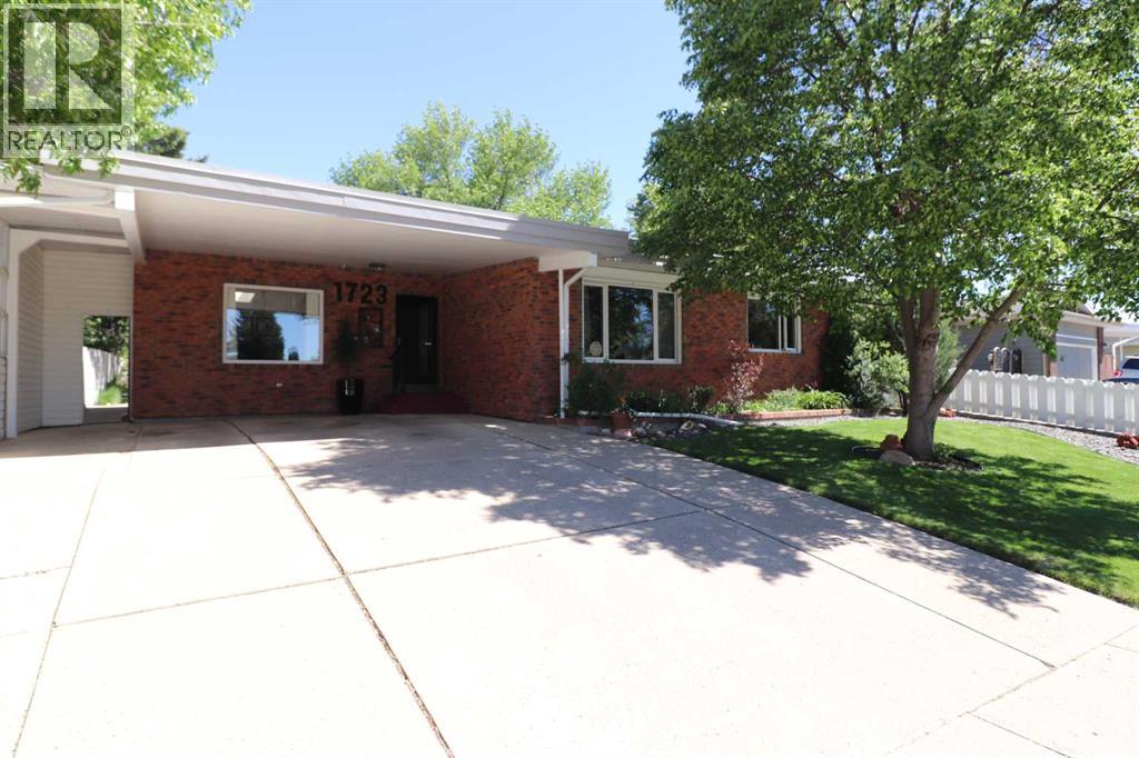 1723 Lakemount Boulevard S, lethbridge, Alberta