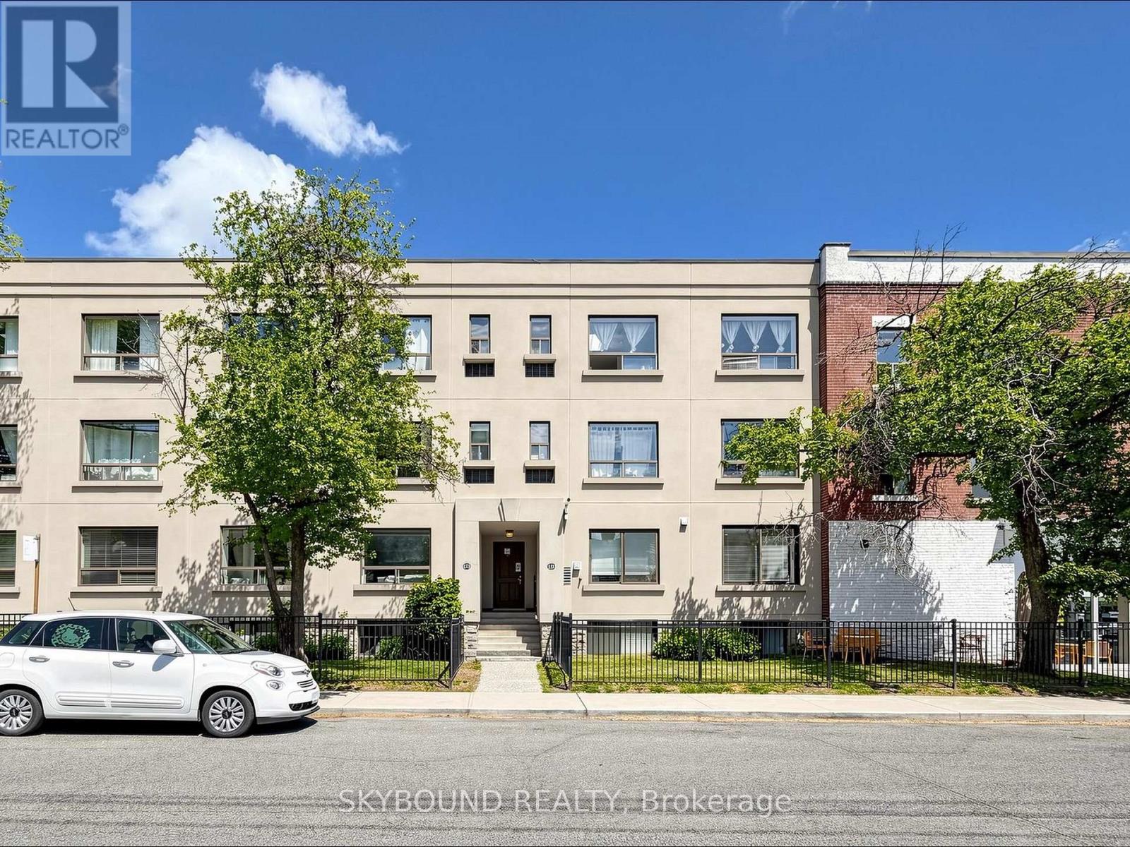 F - 133 WINEVA AVENUE, Toronto, Ontario