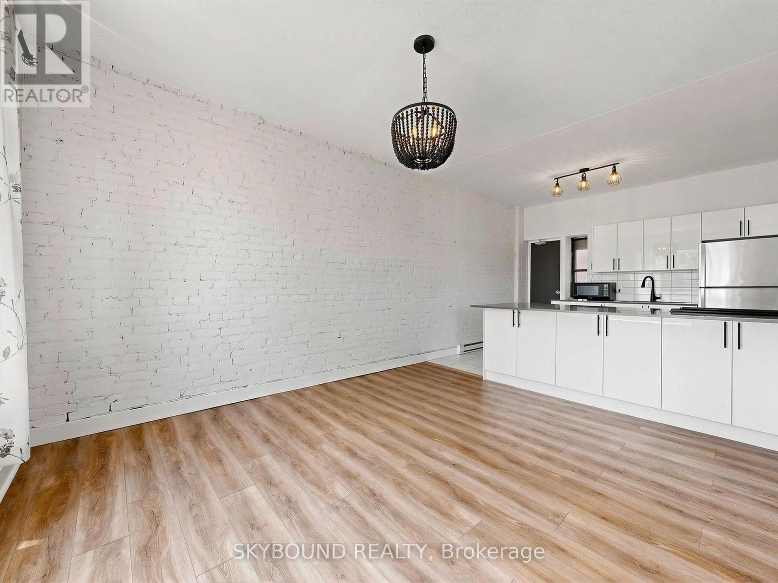 F - 133 Wineva Avenue, Toronto, Ontario  M4E 2T3 - Photo 11 - E13424360