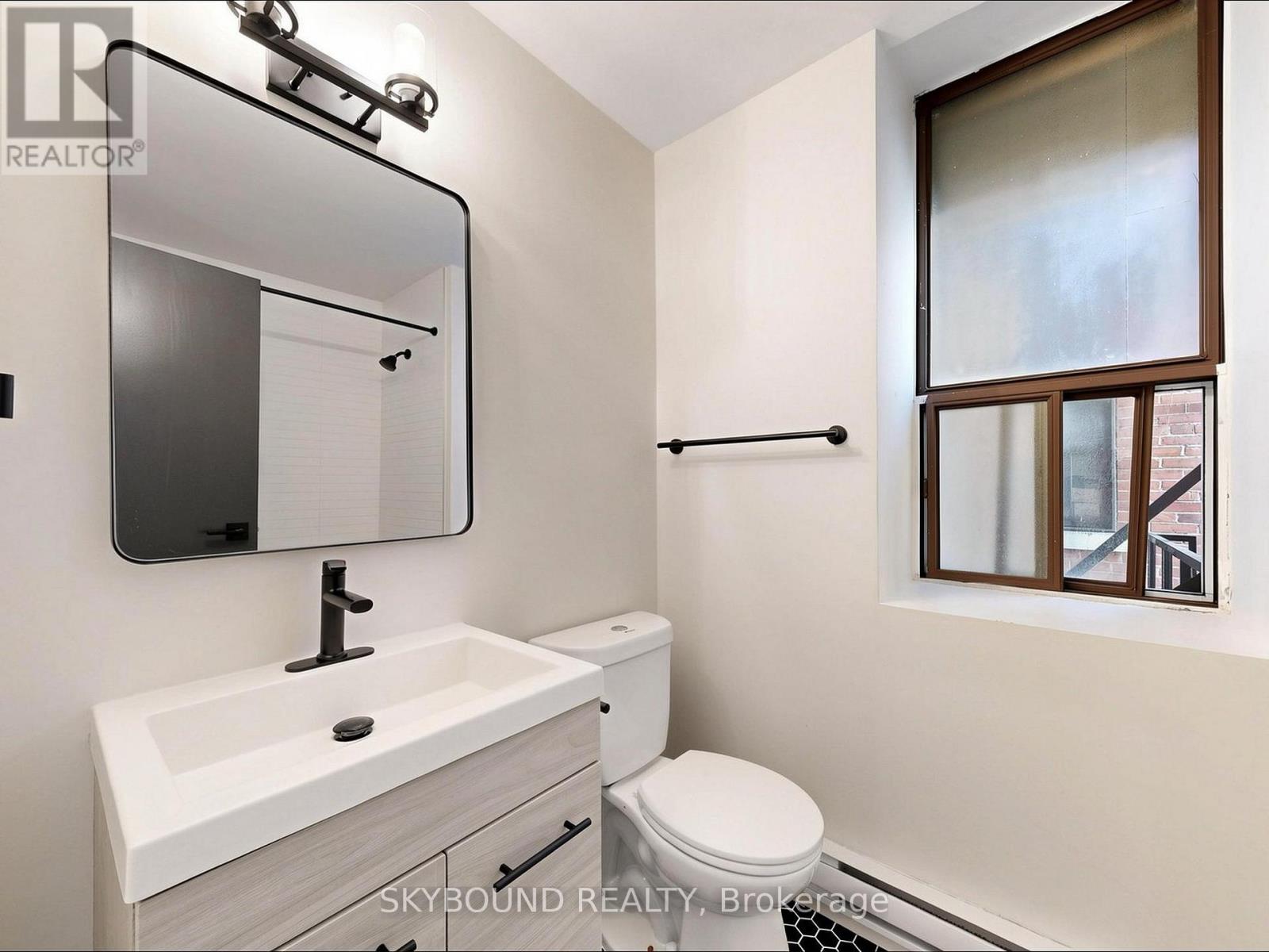F - 133 Wineva Avenue, Toronto, Ontario  M4E 2T3 - Photo 25 - E13424360