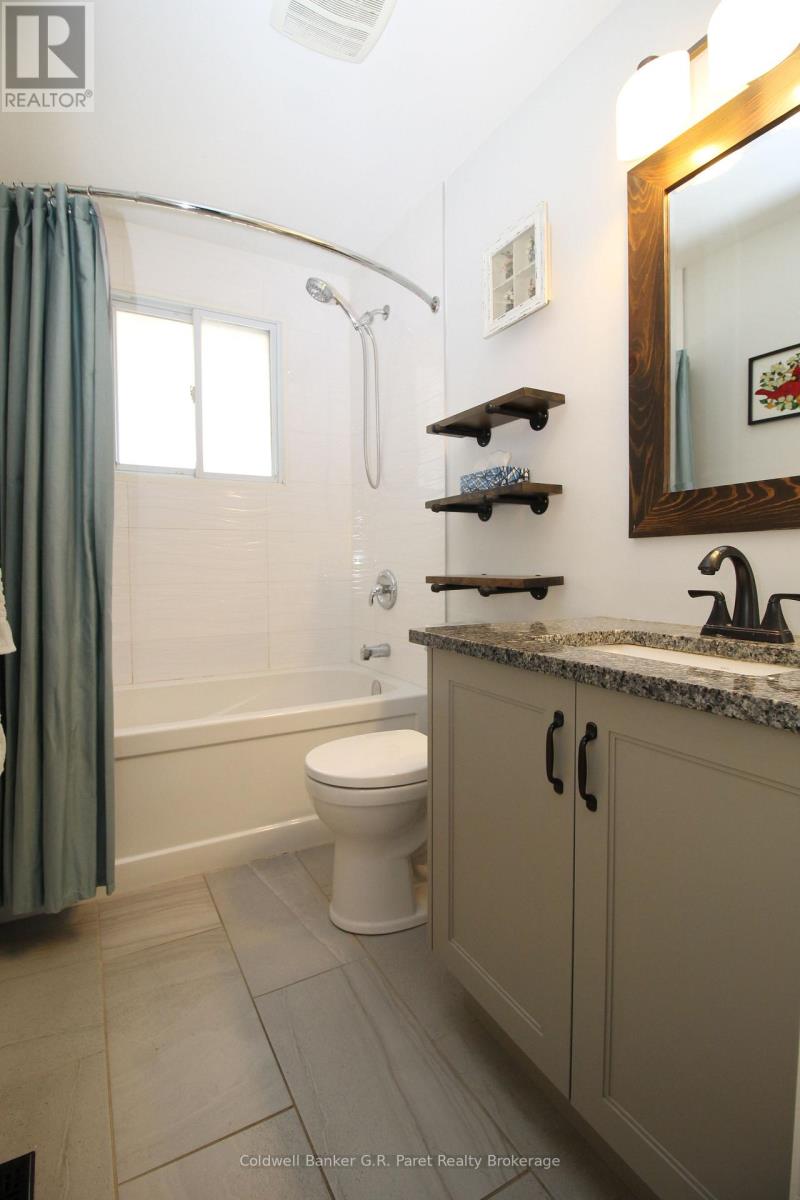 104 Simcoe Crescent, Middlesex Centre, Ontario  N0L 1R0 - Photo 29 - X12470435