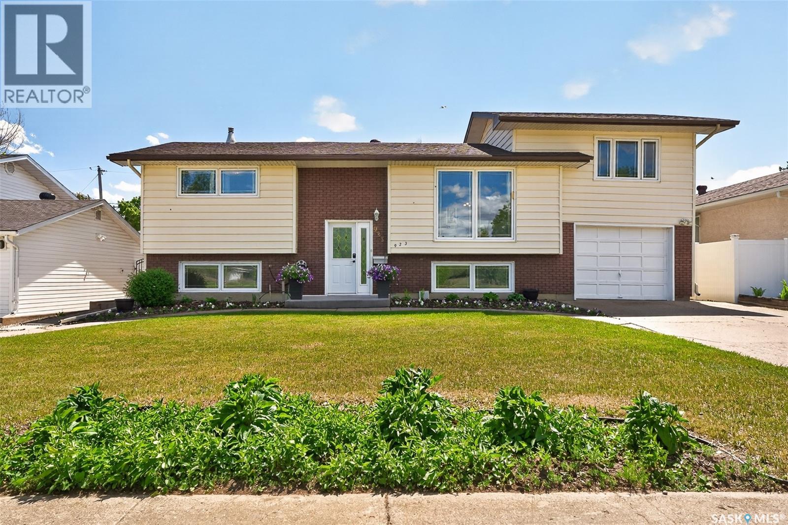 923 Laurier STREET, Moose Jaw, Saskatchewan