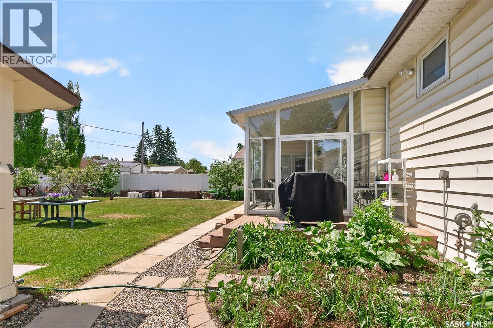 923 Laurier Street, Moose Jaw, Saskatchewan  S6H 2W5 - Photo 63 - SK038908