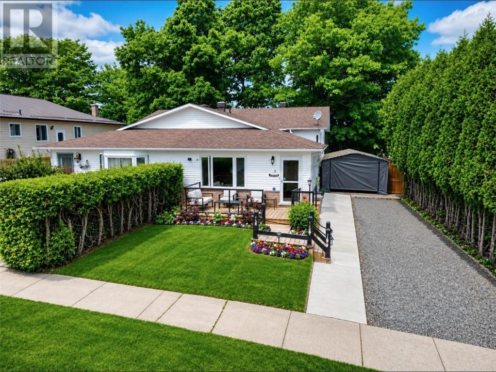 5 Feltz Road, Elliot Lake, Ontario