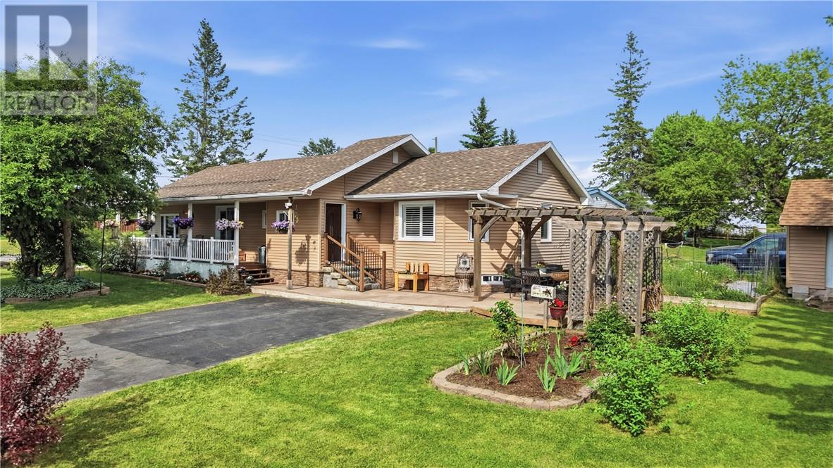20 Balfour Street, Markstay-Warren, Ontario  P0M 2N0 - Photo 1 - 2128455