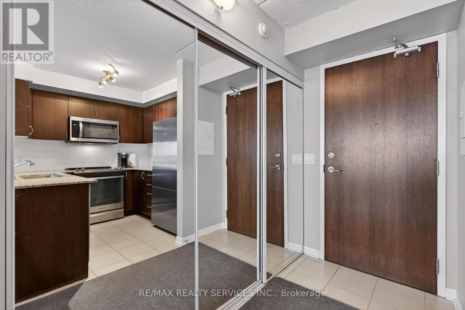 315 - 50 Via Rosedale Way, Brampton, Ontario  L6R 3Z7 - Photo 3 - W12767974