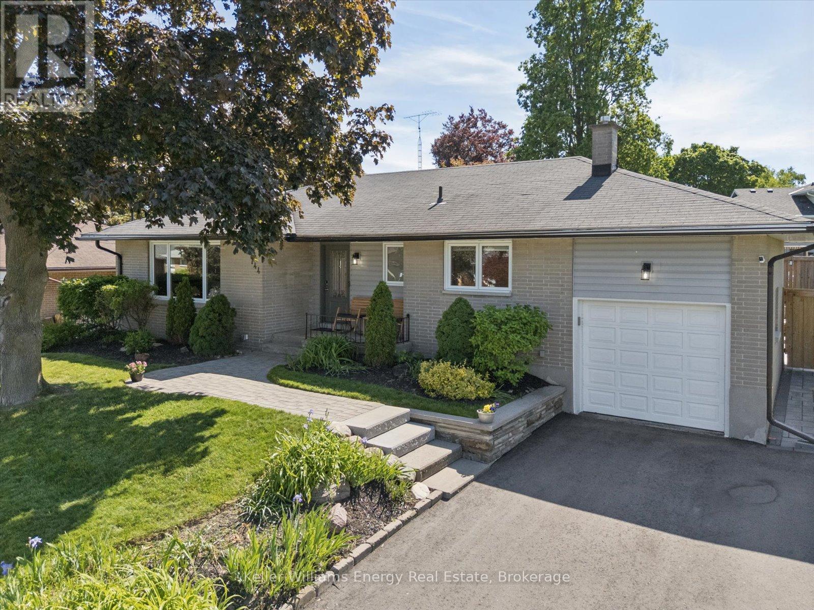 744 Glengrove Street, Oshawa, Ontario  L1J 5C4 - Photo 2 - E13424848
