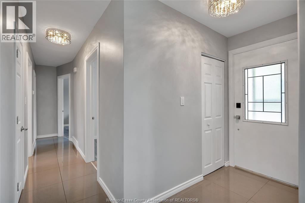 889 Riverdale, Windsor, Ontario  N8S 4C2 - Photo 2 - 26013438