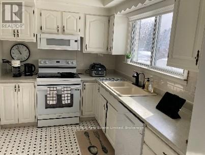 11 Auburn Street, Belleville, Ontario  K8P 2N1 - Photo 3 - X13424838