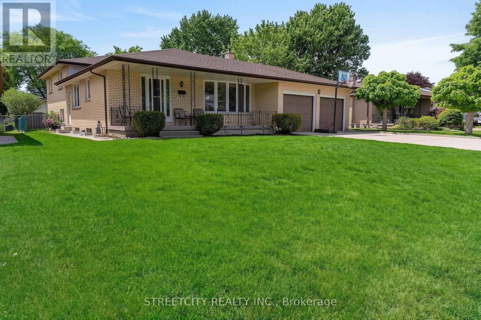 5 Mc Larty Drive, St. Thomas, Ontario  N5R 5J7 - Photo 2 - X13424736