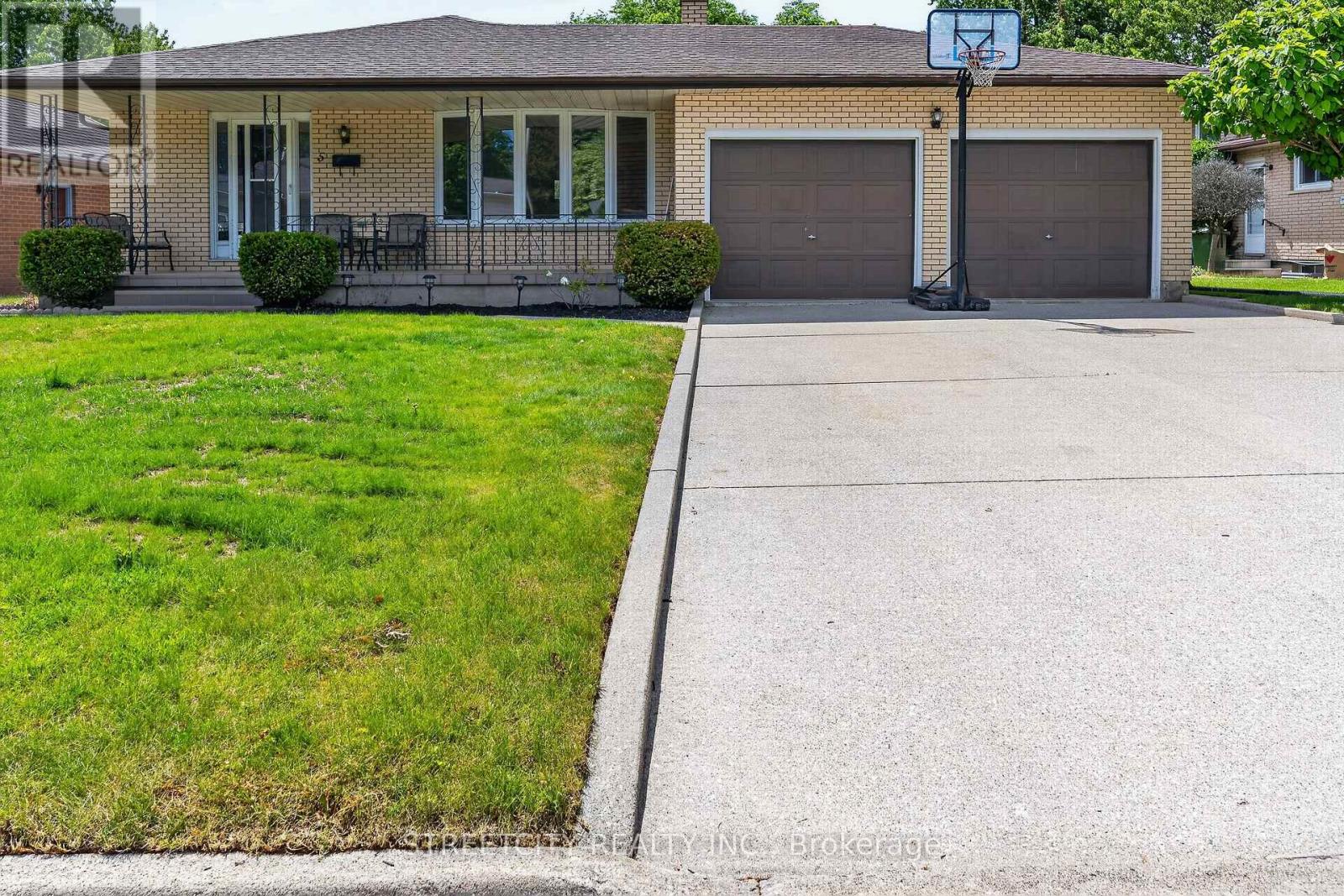 5 Mc Larty Drive, St. Thomas, Ontario  N5R 5J7 - Photo 3 - X13424736