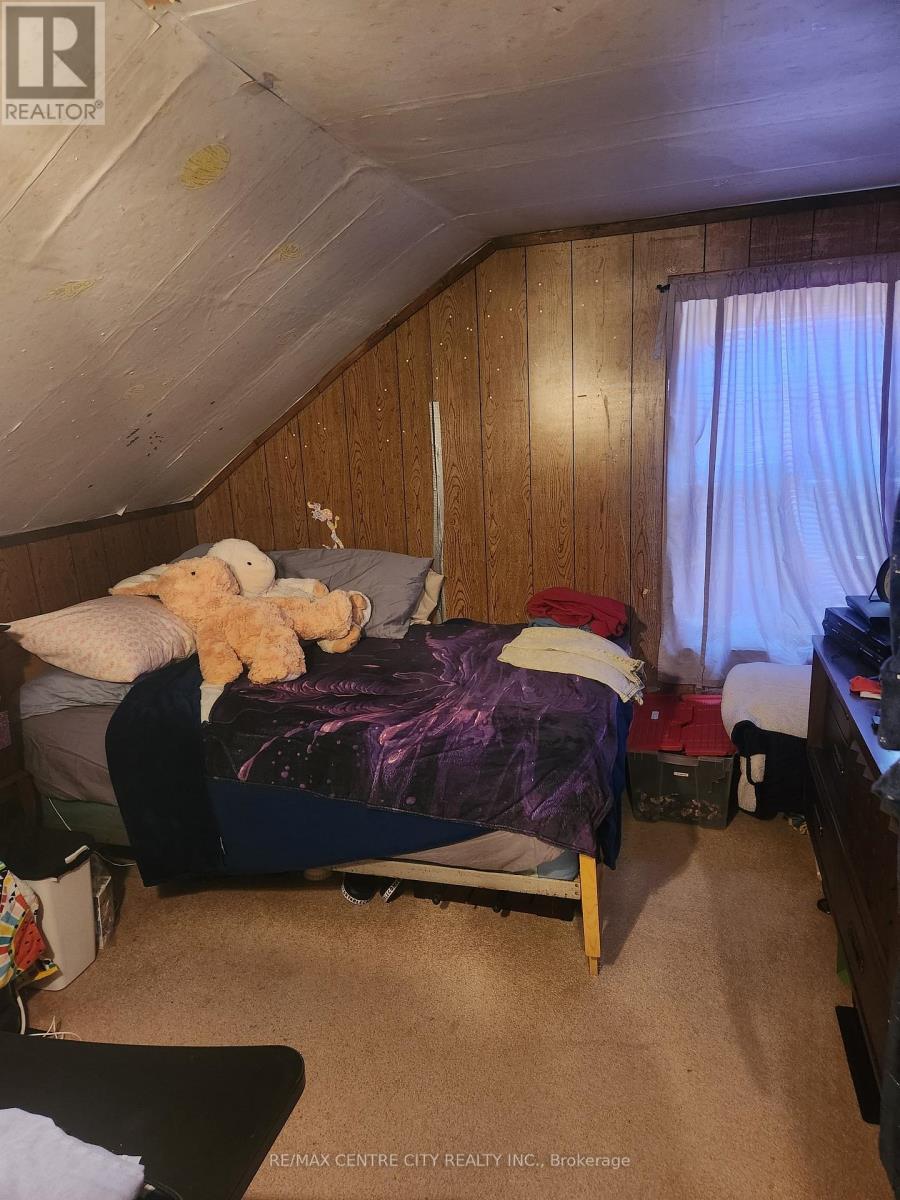 31 Queen Street, Strathroy-Caradoc, Ontario  N7G 2H5 - Photo 7 - X13424778