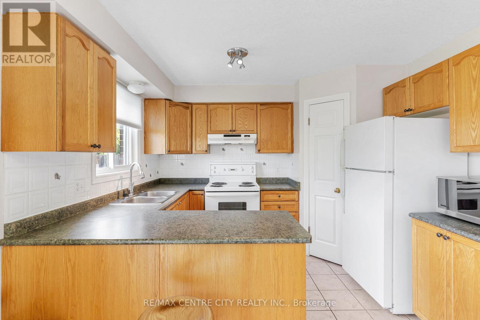 67 Ralgreen Crescent, Kitchener, Ontario  N2M 1V1 - Photo 25 - X13424808