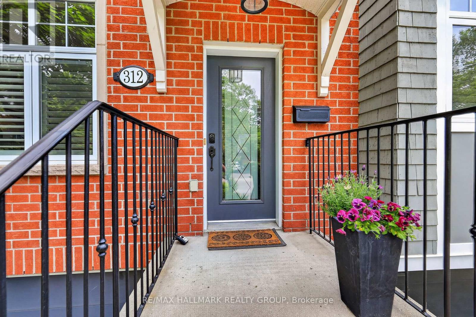 312 Iona Street, Ottawa, Ontario  K1Z 7B9 - Photo 3 - X13424610