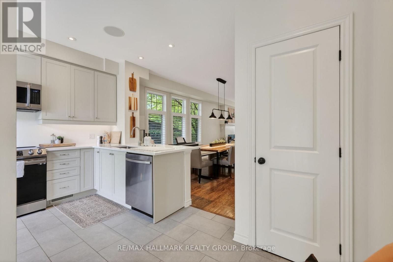 312 Iona Street, Ottawa, Ontario  K1Z 7B9 - Photo 5 - X13424610