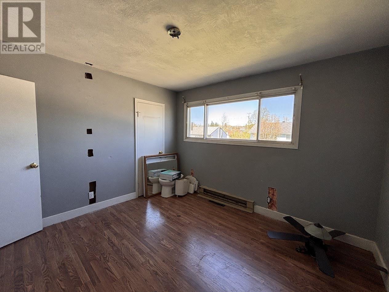 50 Neebig Ave, Manitouwadge, Ontario  P0T 2C0 - Photo 11 - TB2601438