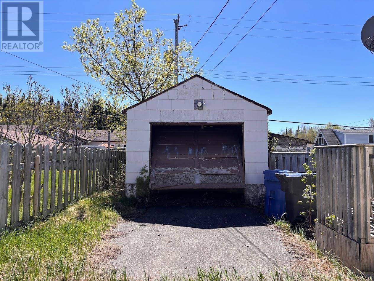 50 Neebig Ave, Manitouwadge, Ontario  P0T 2C0 - Photo 31 - TB2601438