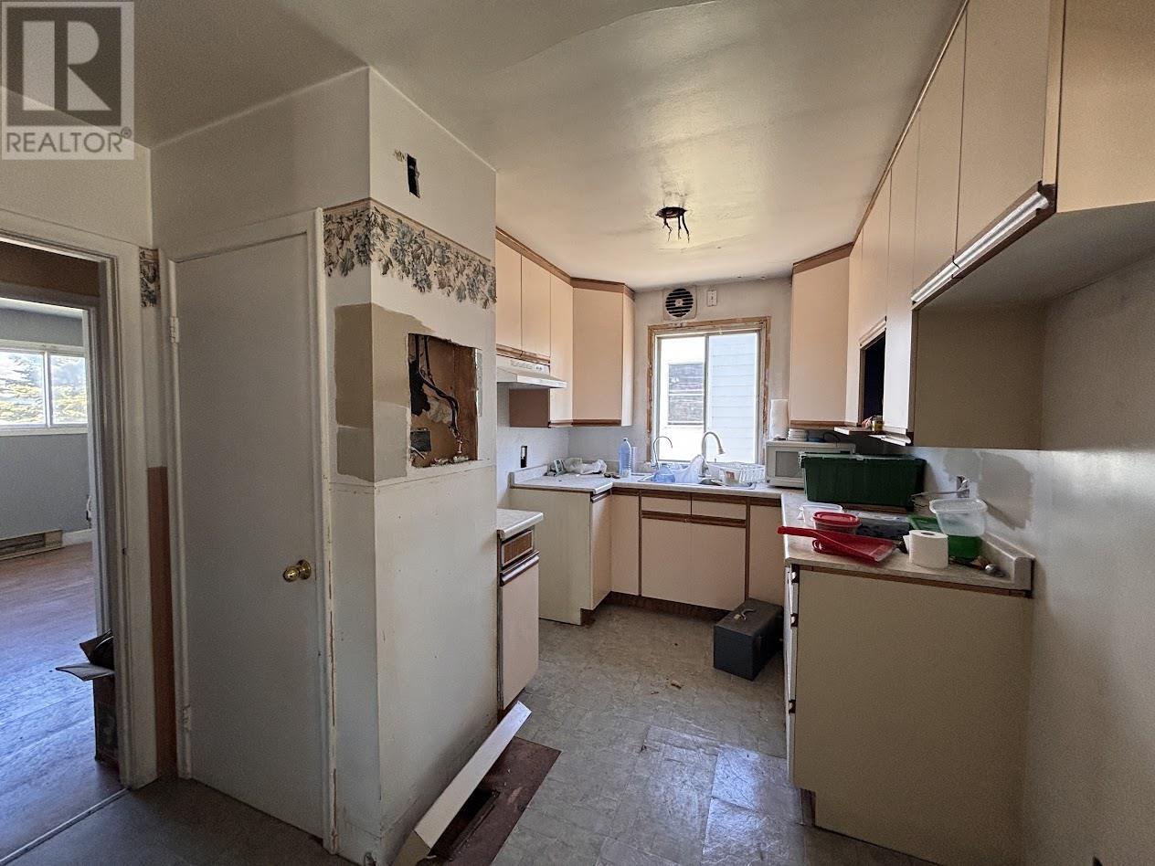 50 Neebig Ave, Manitouwadge, Ontario  P0T 2C0 - Photo 4 - TB2601438