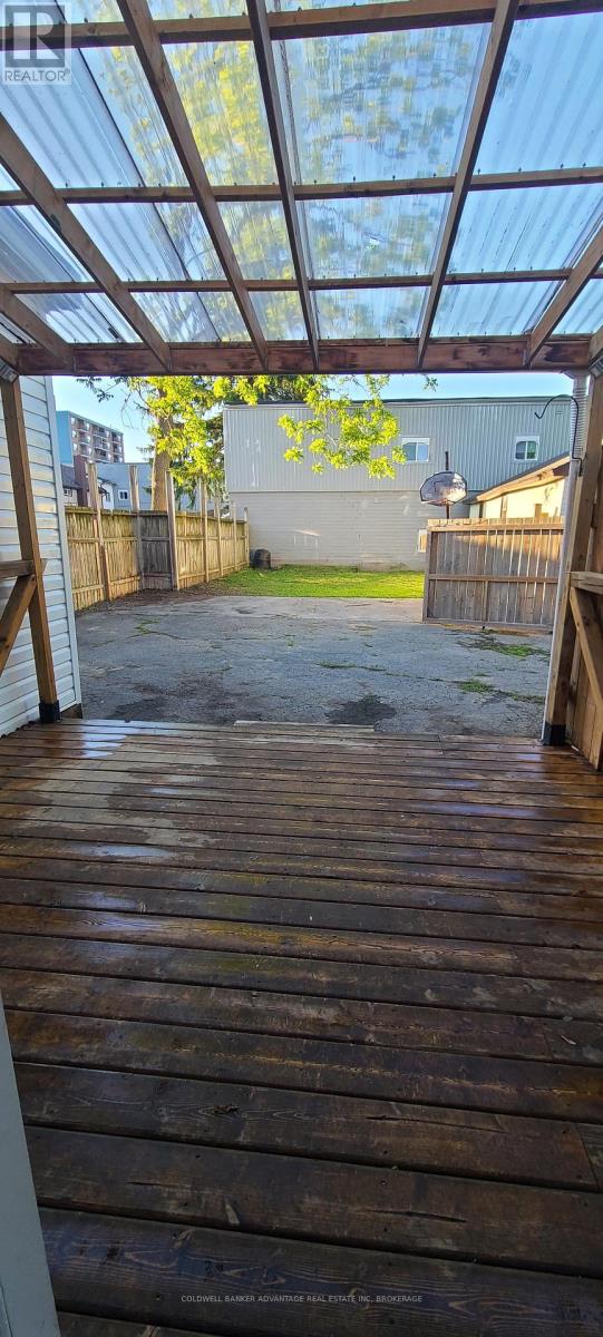 Main Floor Unit (Lower) - 14 Albert Street, Welland, Ontario  L3B 4L2 - Photo 10 - X13424738
