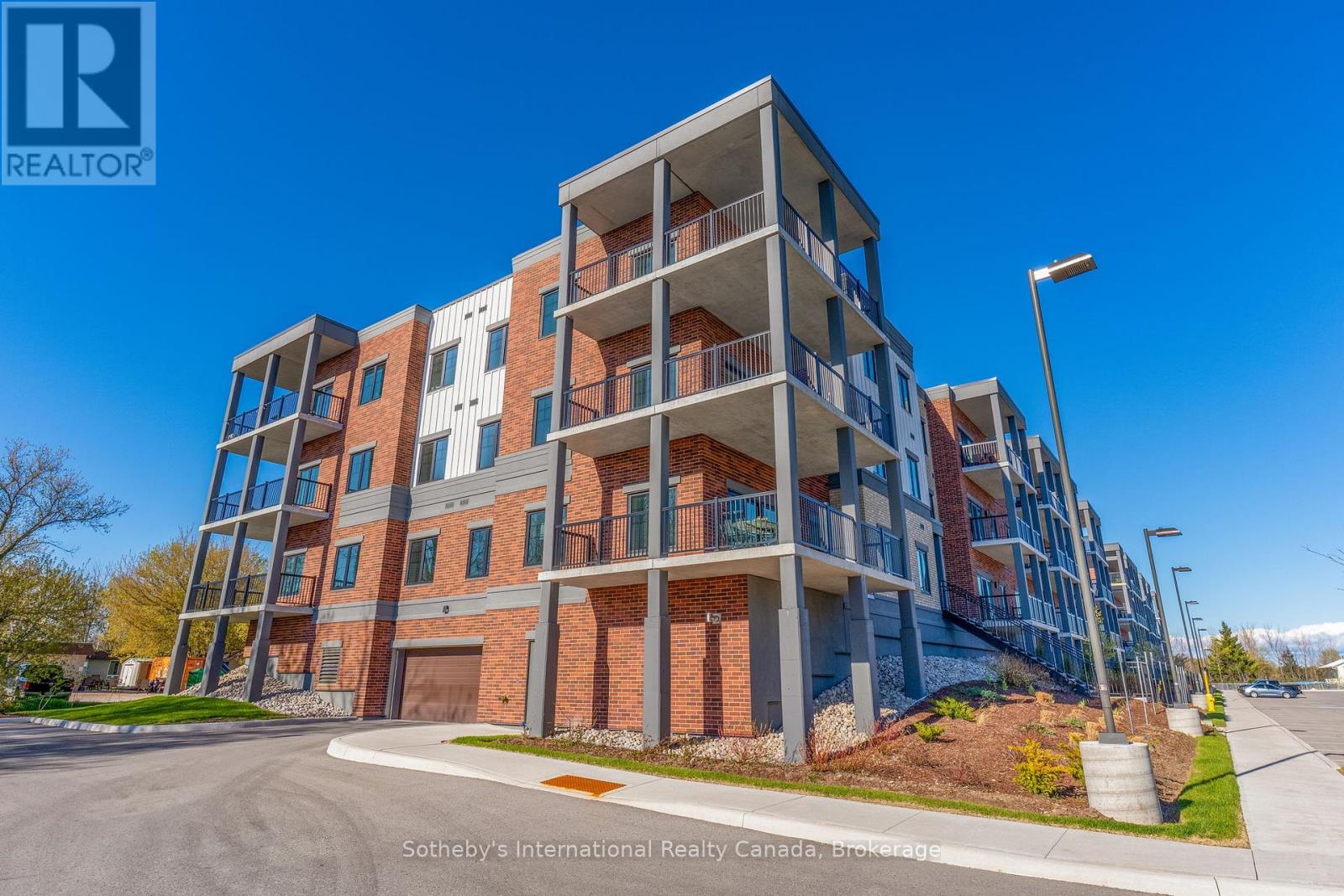 404 - 121 MARY STREET, Clearview, Ontario