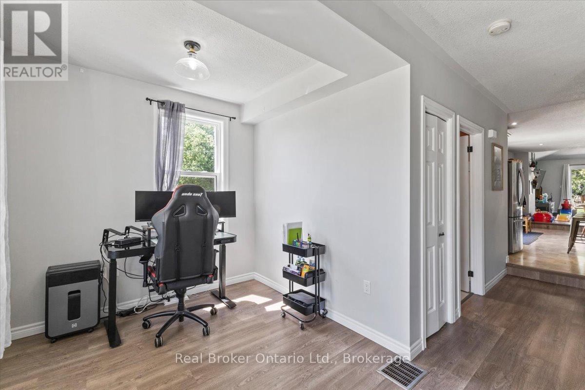 732 Arthur Street, West Grey, Ontario  N0G 1C0 - Photo 10 - X13424484